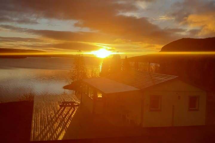 Stugan i solnedgång